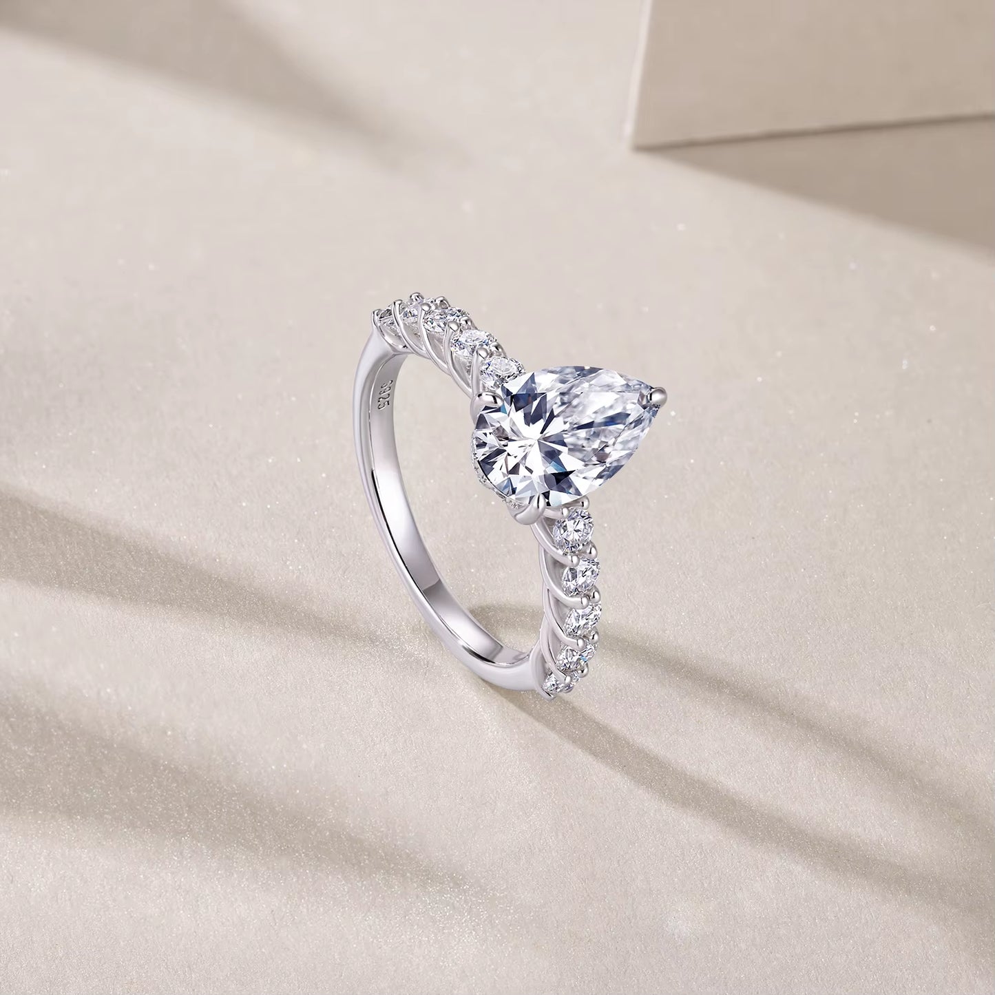Elegant Pear Cut Moissanite Ring S925 Silver Hypoallergenic for Women'S Engagement or Wedding