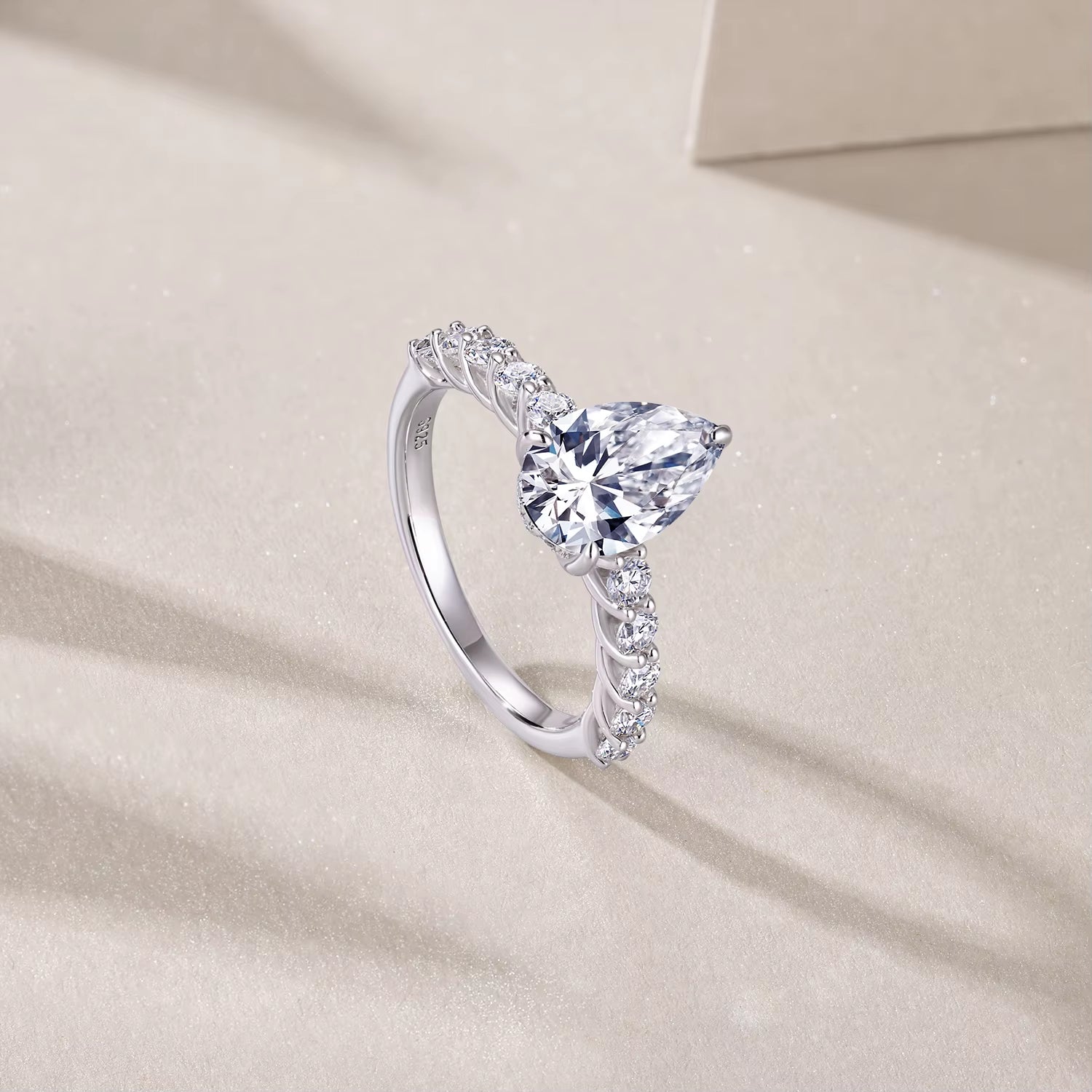 Elegant Pear Cut Moissanite Ring S925 Silver Hypoallergenic for Women'S Engagement or Wedding